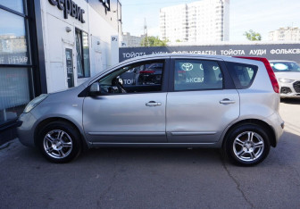 Подержанный автомобиль Nissan Note 2006 года (8 фото)