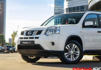 Подержанный автомобиль Nissan X-Trail 2012 года (16 фото)
