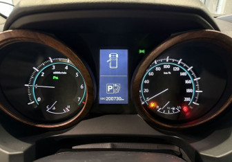 Подержанный автомобиль Toyota Land Cruiser Prado 2011 года (15 фото)