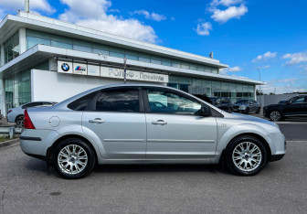 Подержанный автомобиль Ford Focus Sedan 2006 года (4 фото)