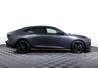 Подержанный автомобиль Changan UNI-V 2023 года (4 фото)