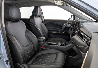 Подержанный автомобиль Москвич 3е 2023 года (23 фото)