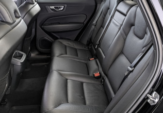 Подержанный автомобиль Volvo XC60 2021 года (18 фото)