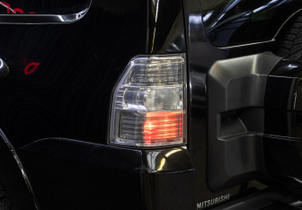 Подержанный автомобиль Mitsubishi Pajero 2012 года (21 фото)