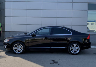Подержанный автомобиль Volvo S80 2013 года (7 фото)