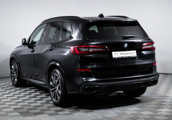 Подержанный автомобиль BMW X5 2021 года (7 фото)