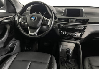 Подержанный автомобиль BMW X1 2018 года (15 фото)