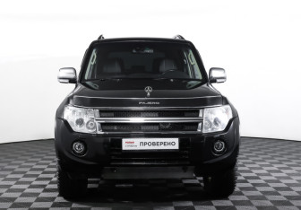 Подержанный автомобиль Mitsubishi Pajero 2013 года (2 фото)