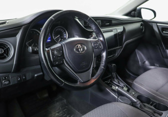 Подержанный автомобиль Toyota Corolla Sedan 2016 года (7 фото)