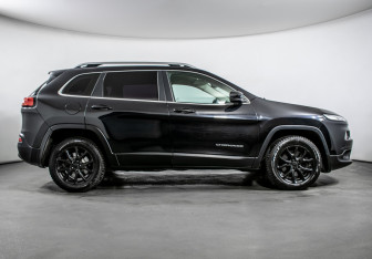 Подержанный автомобиль Jeep Cherokee 2014 года (4 фото)