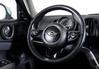 Подержанный автомобиль MINI Countryman 2017 года (16 фото)