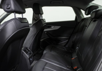 Подержанный автомобиль Audi A4 Sedan 2018 года (13 фото)