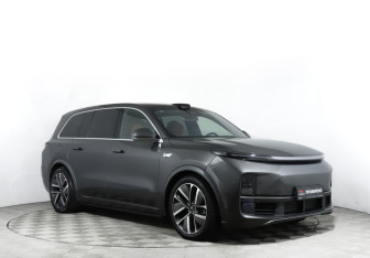 Подержанный автомобиль LiXiang L9 2024 года (3 фото)