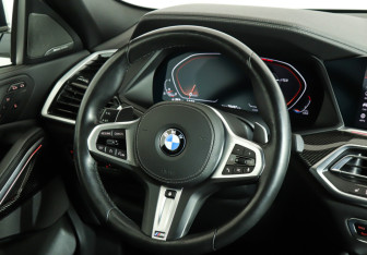 Подержанный автомобиль BMW X6 2020 года (17 фото)