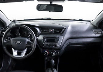 Подержанный автомобиль Kia Rio Hatchback 2012 года (11 фото)