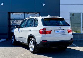 Подержанный автомобиль BMW X5 2008 года (7 фото)