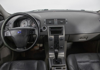 Подержанный автомобиль Volvo S40 2007 года (13 фото)