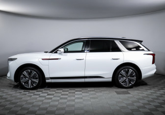 Подержанный автомобиль Hongqi E-HS9 2021 года (8 фото)