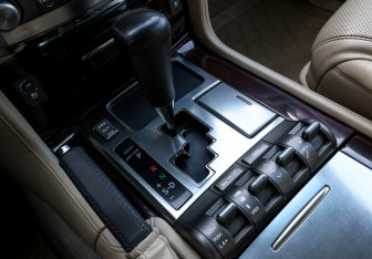 Подержанный автомобиль Lexus LX 2008 года (20 фото)