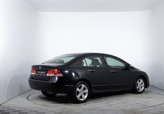 Подержанный автомобиль Honda Civic Sedan 2010 года (5 фото)