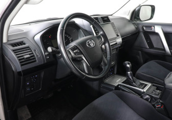 Подержанный автомобиль Toyota Land Cruiser Prado 2021 года (9 фото)
