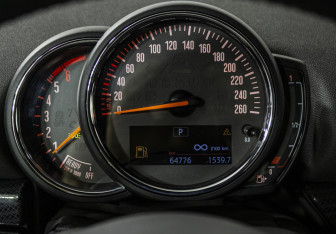 Подержанный автомобиль MINI Clubman Wagon 2019 года (10 фото)