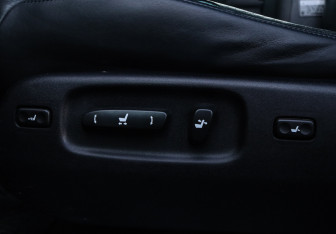 Подержанный автомобиль Lexus LX 2011 года (19 фото)