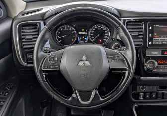 Подержанный автомобиль Mitsubishi Outlander 2019 года (22 фото)