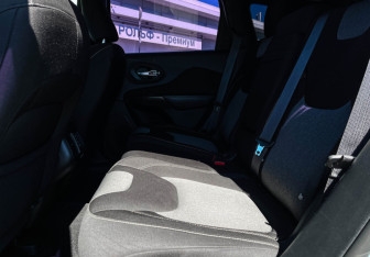 Подержанный автомобиль Jeep Cherokee 2014 года (10 фото)