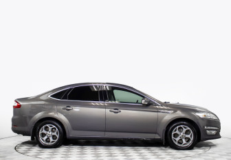 Подержанный автомобиль Ford Mondeo Liftback 2013 года (3 фото)