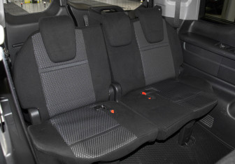 Подержанный автомобиль Honda Stepwgn 2016 года (14 фото)