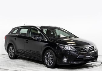 Подержанный автомобиль Toyota Avensis Wagon 2012 года (2 фото)