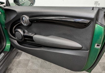 Подержанный автомобиль MINI Hatch 2021 года (24 фото)