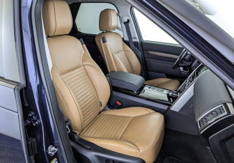 Подержанный автомобиль Land Rover Discovery 2018 года (24 фото)