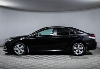 Подержанный автомобиль Toyota Camry Sedan 2021 года (8 фото)