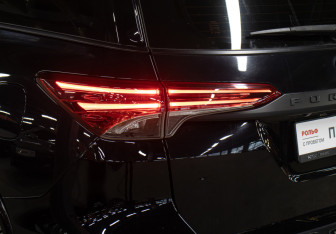 Подержанный автомобиль Toyota Fortuner 2017 года (22 фото)