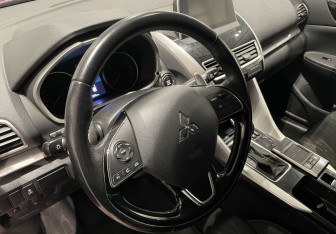 Подержанный автомобиль Mitsubishi Eclipse Cross 2019 года (11 фото)