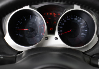 Подержанный автомобиль Nissan Juke 2013 года (12 фото)