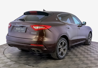 Подержанный автомобиль Maserati Levante 2017 года (5 фото)