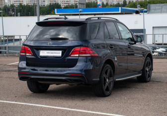 Подержанный автомобиль Mercedes-Benz GLE 2016 года (5 фото)