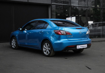Подержанный автомобиль Mazda 3 Sedan 2011 года (6 фото)