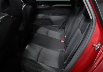 Подержанный автомобиль Citroen C4 Hatchback 2012 года (10 фото)