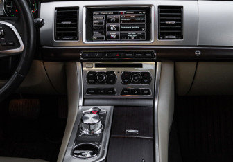 Подержанный автомобиль Jaguar XF Sedan 2014 года (11 фото)