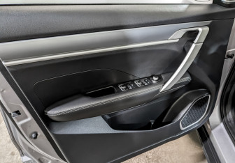 Подержанный автомобиль Geely Coolray 2023 года (19 фото)