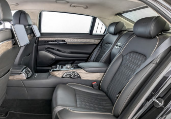 Подержанный автомобиль Genesis G90 2022 года (12 фото)