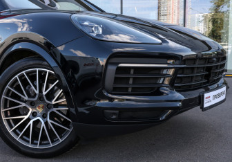 Подержанный автомобиль Porsche Cayenne 2021 года (34 фото)