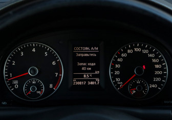 Подержанный автомобиль Volkswagen Touran 2011 года (12 фото)