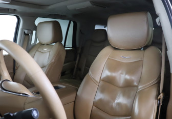 Подержанный автомобиль Cadillac Escalade Suv 2015 года (17 фото)