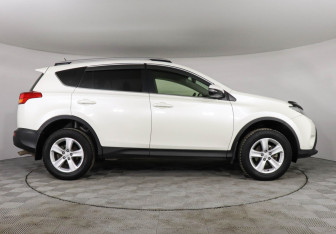 Подержанный автомобиль Toyota RAV4 2013 года (4 фото)