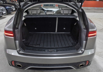 Подержанный автомобиль Jaguar E-Pace 2018 года (10 фото)